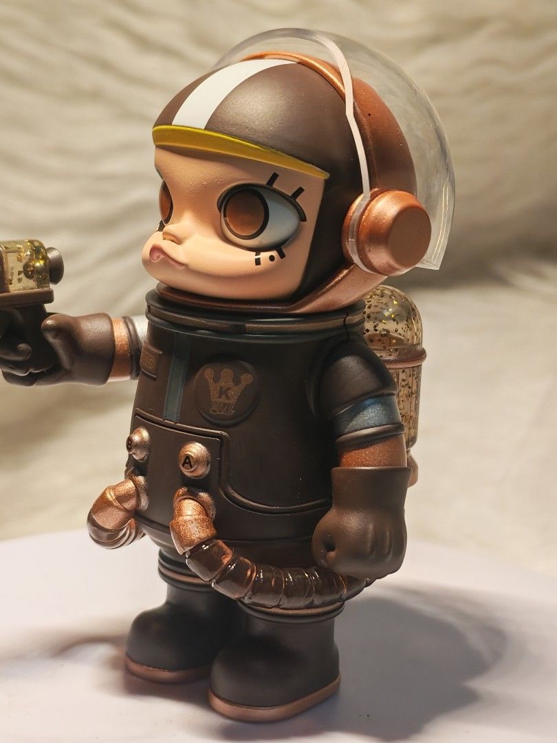 POPMART Space Molly version 1 Toffee RARE (Category: Designer & Blind Box Toys) located in Quezon City. Submitted by destashingme (Listing ID 1455830020, Image 3). Description: - Mega Collection Space Molly Figure - Coffee Edition - Unique astronaut design with metallic accents - Comes with original card - Ideal for collectors.