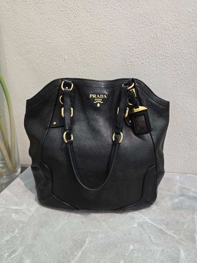 Prada Vitello Daino Shoulder Bag (Category: Luxury Bags & Wallets) located in Davao. Submitted by SecondhandItems97 (Listing ID 1455735275, Image 2). Description: Large size Includes Prada dustbag💯💯.
