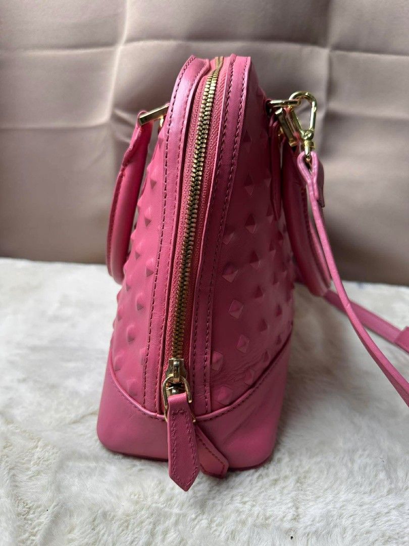 Preloved Mcm (Category: Luxury Bags & Wallets) located in Butuan. Submitted by leah_31.1994 (Listing ID 1455758235, Image 3). Description: preloved ukay source.