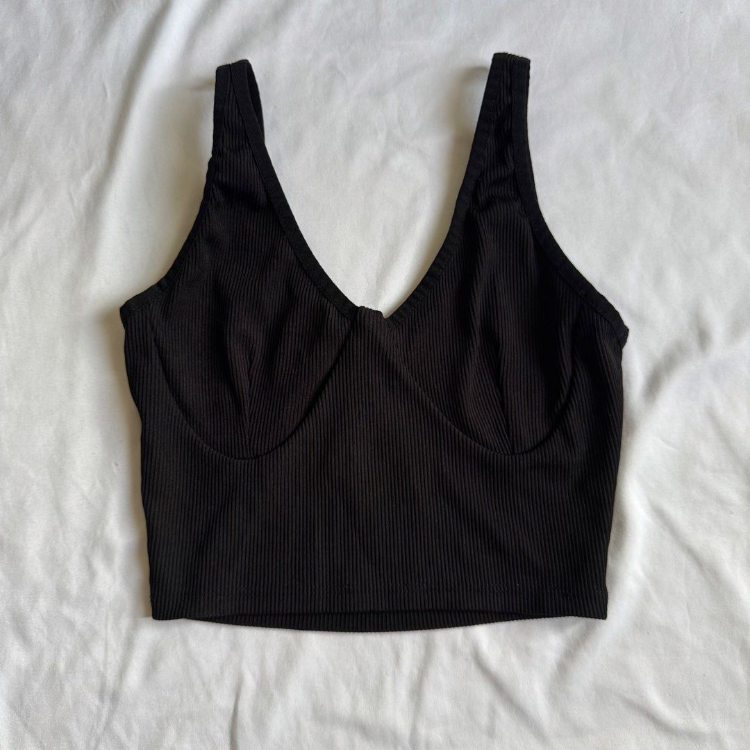 Primark Ribbed Black Top (Category: Sleeveless) located in Santa Rosa. Submitted by ceyllective (Listing ID 1455751419, Image 1). Description: .