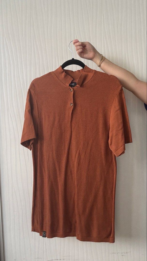 Pull & Bear Top (Category: Tshirts & Polo Shirts ) located in Quezon City. Submitted by shoppingcl (Listing ID 1455742053, Image 1). Description: .