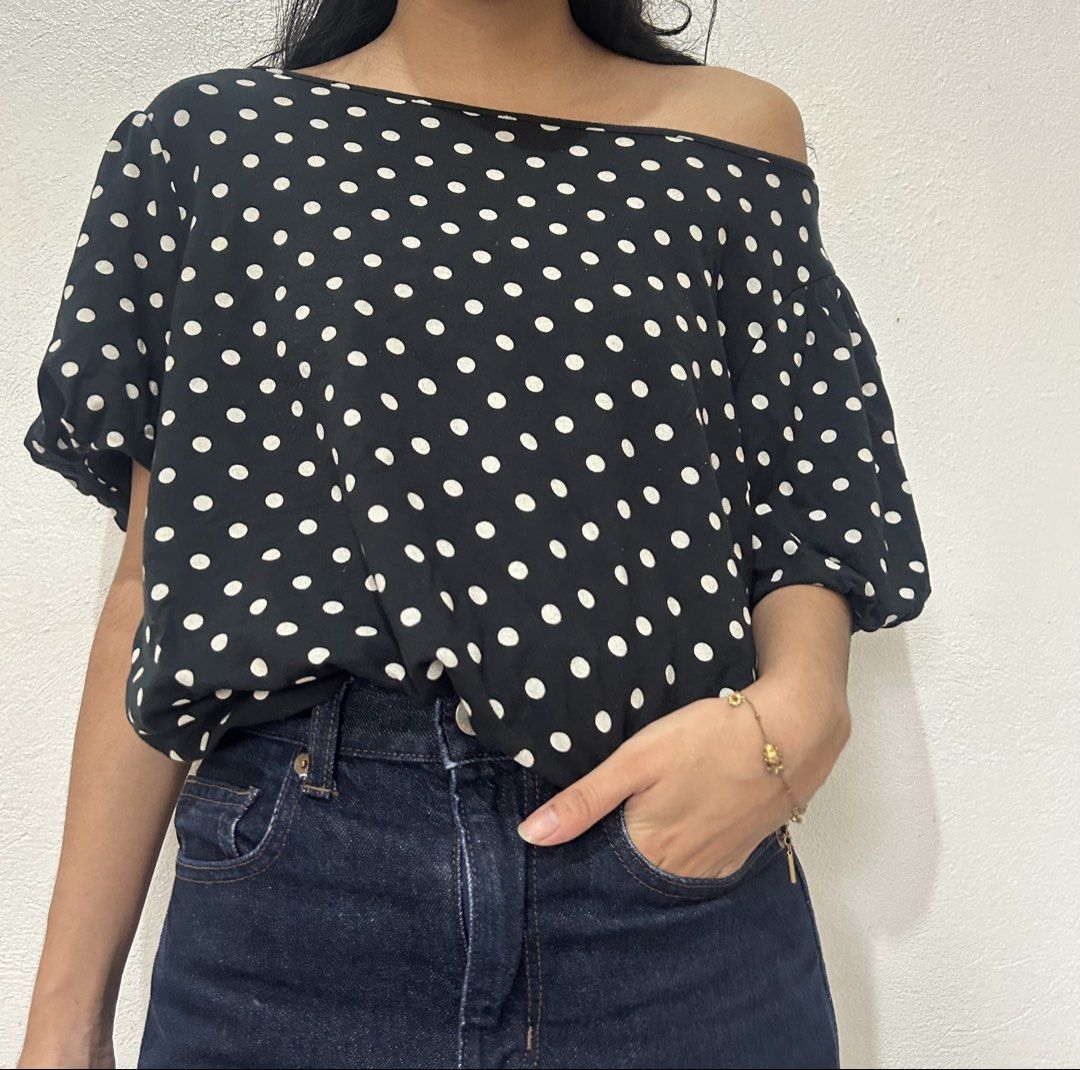 Ralph Lauren polka dot off the shoulder (Category: Blouses) located in Dumaguete. Submitted by hellograbs (Listing ID 1455720556, Image 3). Description: Sooo chic and love the fabric. Size xl on tag but for reference i’m xs. .