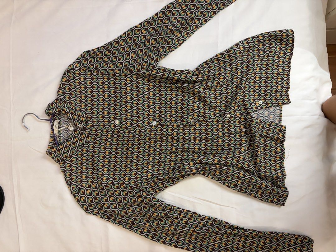 Retro Geometric Print Button down (Category: Longsleeves) located in Las Pinas. Submitted by bfastclb (Listing ID 1455773851, Image 1). Description: - can fit xs-s.