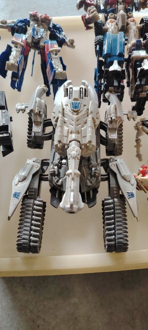 robot transformers (Category: Action & Battle Toys) located in Besut. Submitted by sipenjualbarangburuk (Listing ID 1455685686, Image 3). Description: salam menjual kombo robot transformers jual seadanya sesuai display semua skali rm 120 termasuk pos tq.