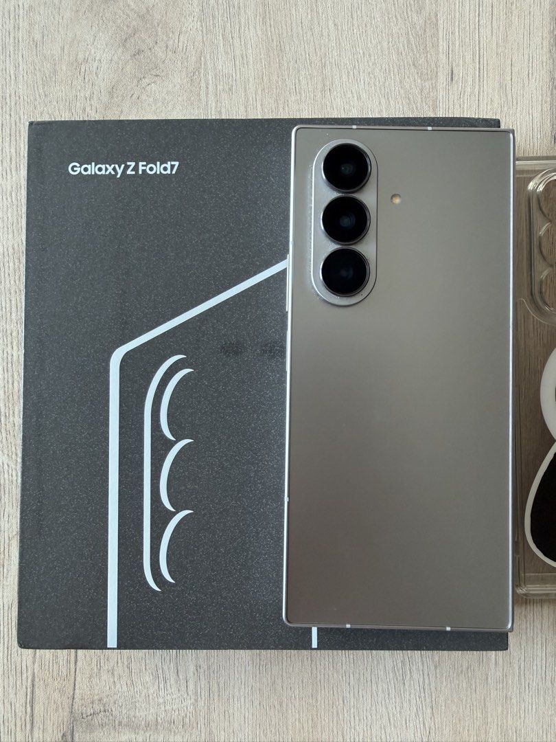 Samsung Fold 7 512GB (Category: Samsung) located in Taguig. Submitted by gabbparungao (Listing ID 1455757081, Image 2). Description: Selling Fold 7 512GB. Sale only. No trade. RFS: Will try Fold 8 Minor scratch in corners (refer to photos) No dead pixels, no software issues. Open line. Slightly negotiable. .