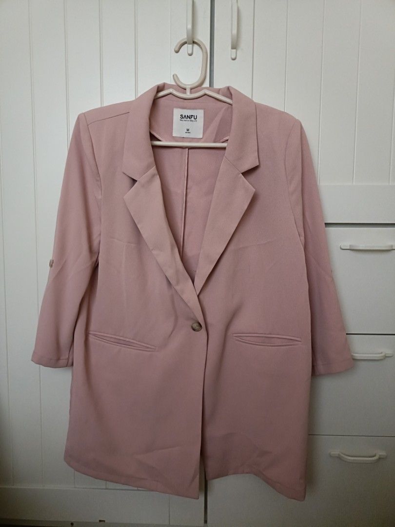 SANFU Pink Oversized Blazer Size M (Category: Coats, Jackets and Outerwear) located in Bacoor. Submitted by Miss_Chuch0521 (Listing ID 1455708840, Image 1). Description: - Pink SANFU blazer - Size: Medium (M) - Single button closure - Two functional front pockets - Three-quarter sleeves with a stylish rolled cuff detail - Perfect for dressing up or down - Ideal for both casual outings and work attire.