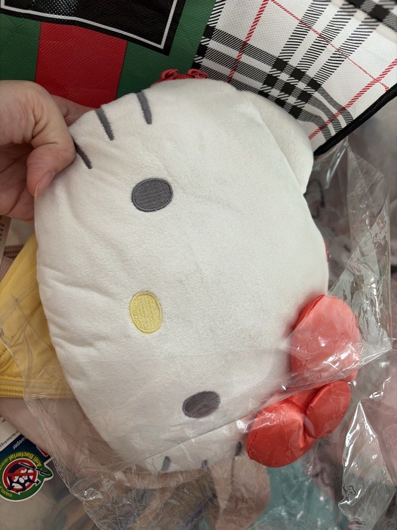 Sanrio Hello Kitty Plush Bag (Category: Babies & Kids Fashion) located in Taguig. Submitted by declutterjam (Listing ID 1455676503, Image 1). Description: From japan Very good quality.