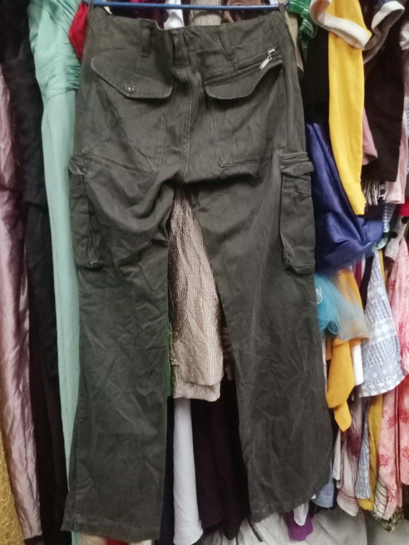 Scissors japan flared Cargo Pants Size S Olive Green (Category: Jeans) located in San Jose. Submitted by garments17 (Listing ID 1455799976, Image 2). Description: - Olive green cargo pants - Brand: Scissors - Size: S - Features: Multiple pockets, some with zippers - Material: Durable fabric - Ideal for: Everyday wear, outdoor activities 32 waist 41 length 9 leg open.
