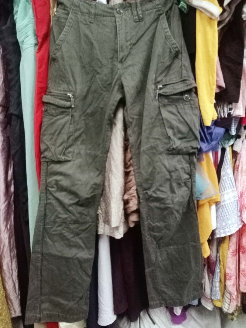 Scissors japan flared Cargo Pants Size S Olive Green (Category: Jeans) located in San Jose. Submitted by garments17 (Listing ID 1455799976, Image 1). Description: - Olive green cargo pants - Brand: Scissors - Size: S - Features: Multiple pockets, some with zippers - Material: Durable fabric - Ideal for: Everyday wear, outdoor activities 32 waist 41 length 9 leg open.
