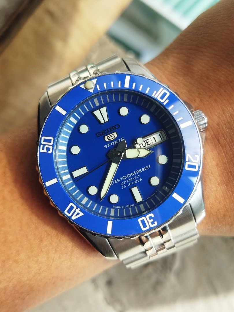 Seiko SNZF13J "Smurf" RARE (Category: Men's Watches) located in Valenzuela. Submitted by jsn0531 (Listing ID 1455793275, Image 3). Description: Caliber 7s36 Automatic 23jewels Made in Japan Serial #: 95xxxx BMBY: May 2009 Case diameter: 41mm Lug size: 22mm Aftermarket Solid Links Jubilee Bracelet Luminous hands and dial markers Ceramic Blue bezel insert Unit only, no box and papers Pm me if interested. Delivery through LBC or Lalamove. Meet ups V