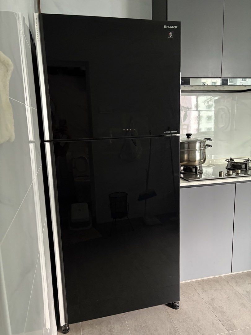 Sharp Fridge (Category: Refrigerators & Freezers) located in Singapore. Submitted by cel95 (Listing ID 1455740341, Image 1). Description: J-Tech Inverter Plasmacluster Ion Hybrid Cooling External Touch Control Panel AG Nano Deodorizer Extra Cool Express Freezing Door Alarm Movable Ice Maker Freezer Organizer.