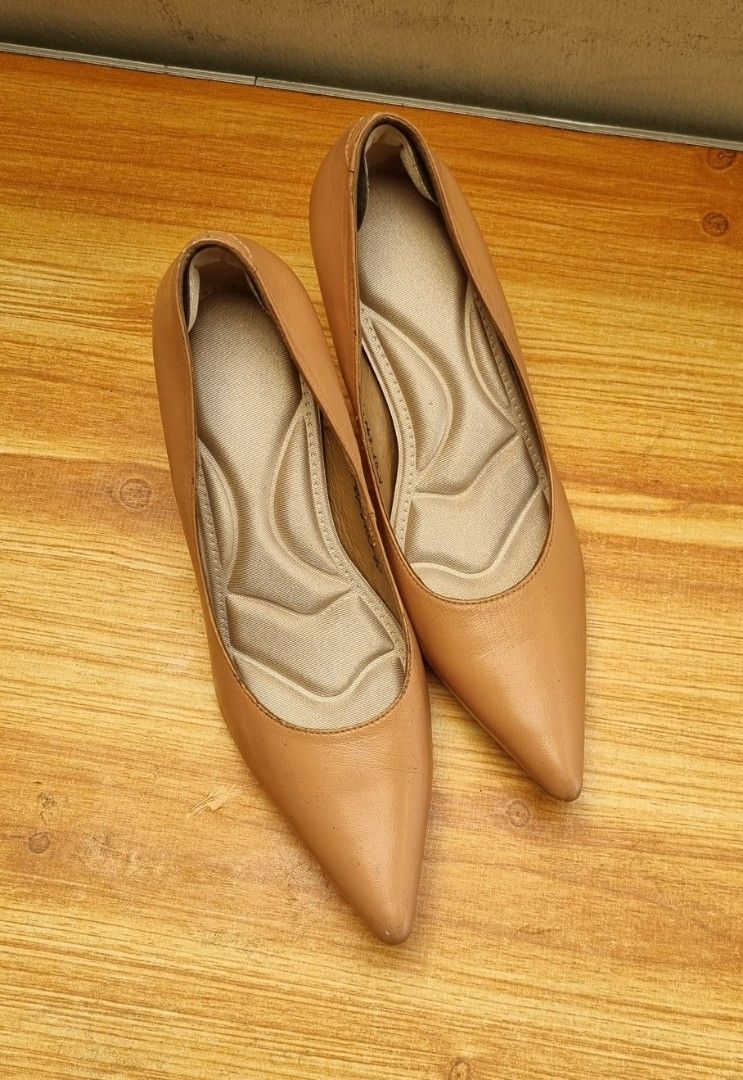 Size 8 Nude color (Category: Sneakers & Footwear) located in Pasay City. Submitted by 4lesstuff (Listing ID 1455685441, Image 1). Description: local brand 3inch no box with flaws or issue pasay owwa.