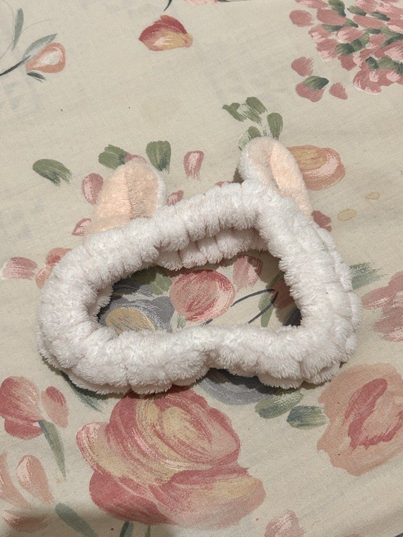 Skincare / Make up head band (Category: Hair) located in Pinamalayan. Submitted by _dragonfly (Listing ID 1455788343, Image 1). Description: 🪡 bought sa Japan .