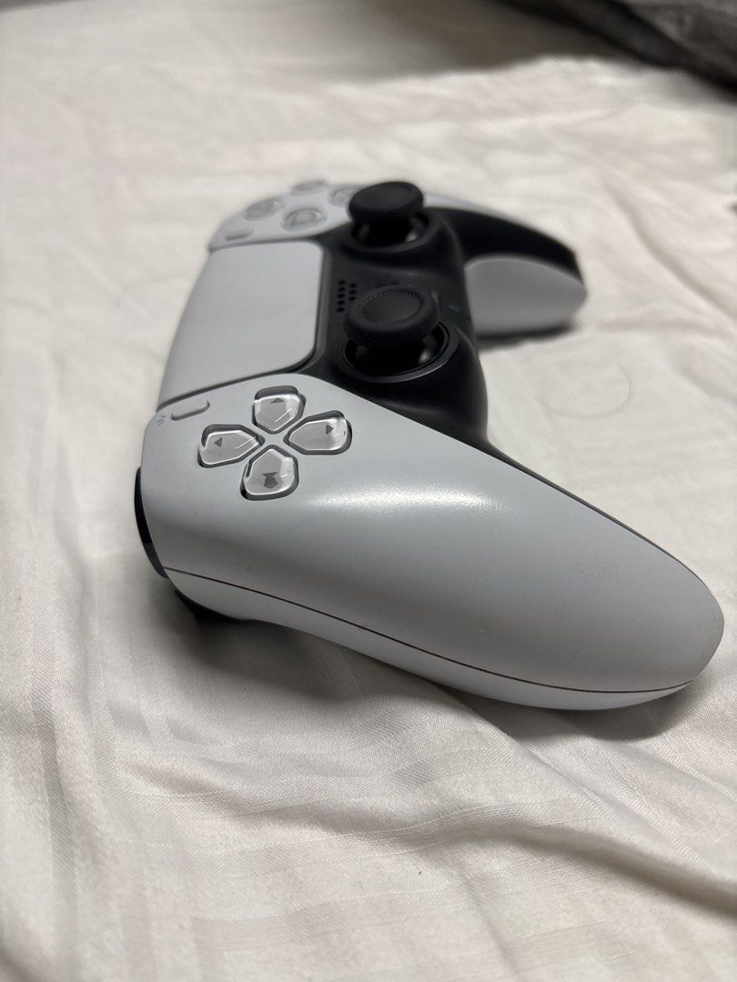 Sony PlayStation 5 DualSense Wireless Controller RUSH SALE (Category: Controllers) located in Al-Barka. Submitted by bollucks2234 (Listing ID 1455675909, Image 1). Description: - Sony PlayStation 5 DualSense Wireless Controller - Color: White and Black - Standard button layout with analog sticks and D-pad - USB-C charging port - Tested and works great - Perfect for your next gaming session Rush SALE PS5 Broken.