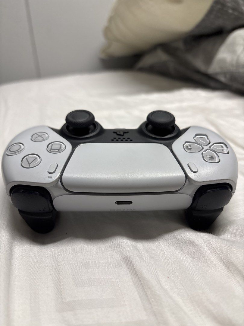 Sony PlayStation 5 DualSense Wireless Controller RUSH SALE (Category: Controllers) located in Al-Barka. Submitted by bollucks2234 (Listing ID 1455675909, Image 2). Description: - Sony PlayStation 5 DualSense Wireless Controller - Color: White and Black - Standard button layout with analog sticks and D-pad - USB-C charging port - Tested and works great - Perfect for your next gaming session Rush SALE PS5 Broken.