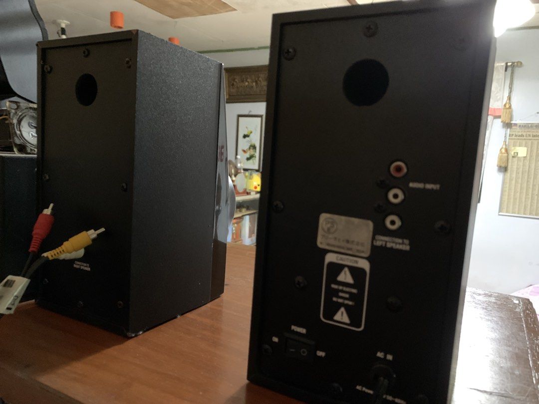 SPEEDLINK 2.0 MULTIMEDIA SPEAKERS (Category: Soundbars, Speakers & Amplifiers) located in Calamba. Submitted by thekidwholovesvintage (Listing ID 1455712844, Image 3). Description: SPEEDLINK 2.0 MULTIMEDIA SPEAKER 100 VOLTS GOOD CONDITION FREE SHIPPING.