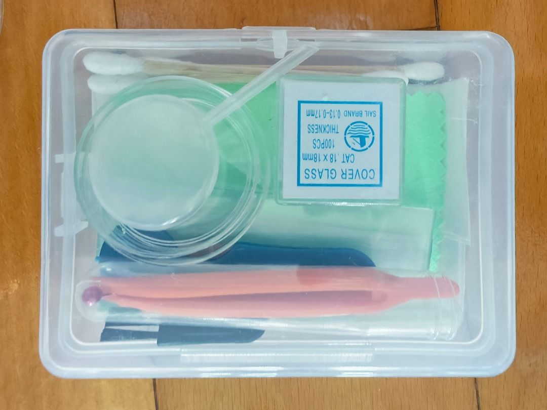 Student microscope （分類：益智學習玩具）位於 Hong Kong。 由 luckyturtle.0de5dd 提交（商品編號 1455765446，圖片 4）。簡介： - Student microscope with carrying case - Comes with a variety of accessories: slides, cover slips, specimen stains, tweezers, and more - Ideal for educational purposes and young explorers - Durable construction for regular use - Ready for immediate use and discovery。