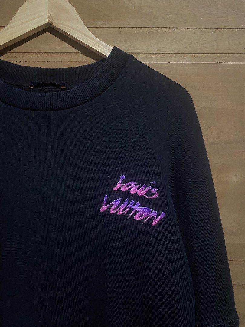 Sweatshirt lv side sleeves zipp (Category: Coats, Jackets and Outerwear) located in Manila. Submitted by sixbysix (Listing ID 1455839369, Image 2). Description: Size xl Dimes 23x26.5-27 Condi 9.5/10 Color rate 9.5/10 Issue check on pictures Pm for interested and make an better ooffer .