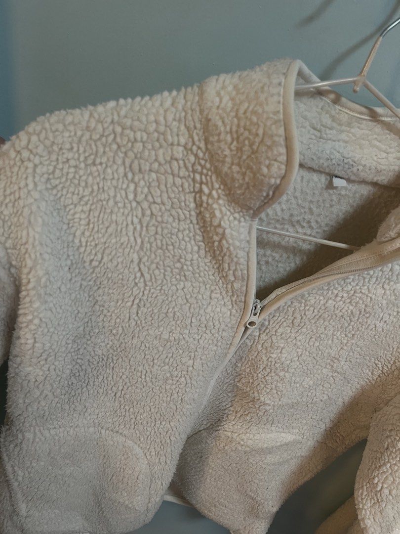 Teddy Fleece Zip-Up Jacket (Category: Coats, Jackets and Outerwear) located in Agdangan. Submitted by k0biek (Listing ID 1455747359, Image 2). Description: - Super cozy white sherpa fleece jacket - Full zip closure with a stand-up collar - Two side pockets - Perfect for layering in colder weather - Soft, warm, and easy to style.
