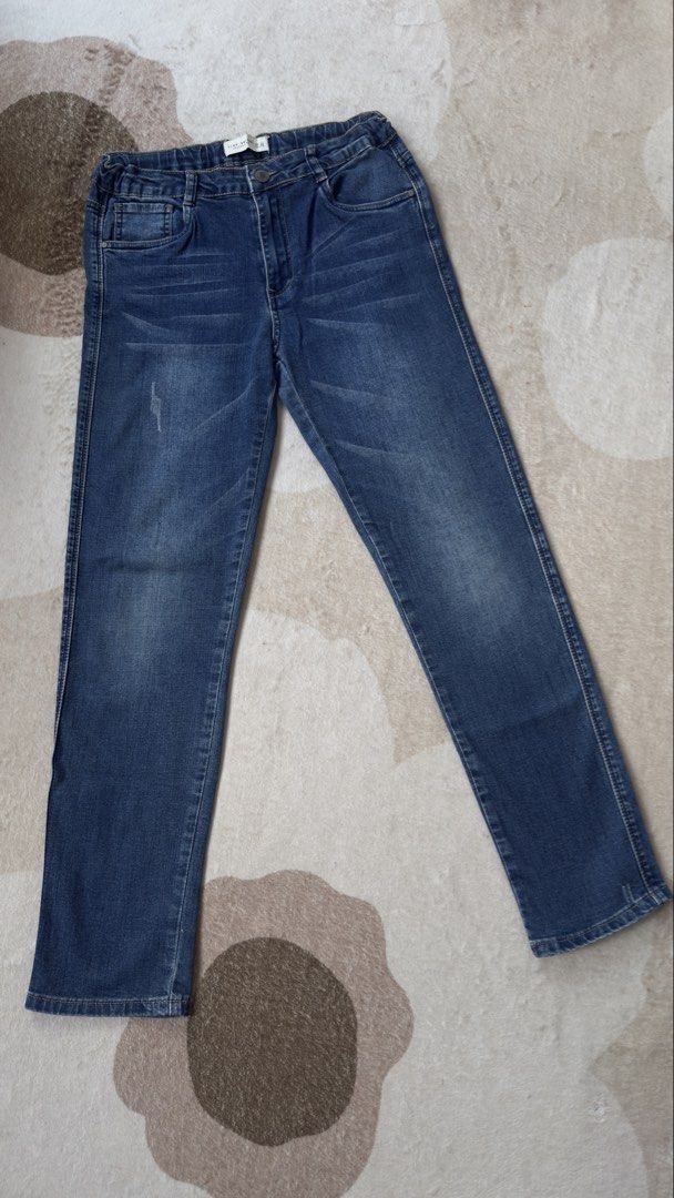 Tiny Button Jeans (Category: Jeans & Leggings) located in Kuala Lumpur. Submitted by frzzty (Listing ID 1455764282, Image 2). Description: .