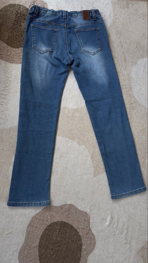 Tiny Button Jeans (Category: Jeans & Leggings) located in Kuala Lumpur. Submitted by frzzty (Listing ID 1455765241, Image 3). Description: .