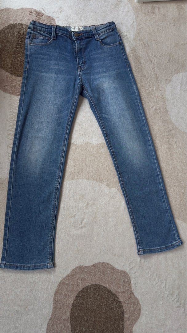Tiny Button Jeans (Category: Jeans & Leggings) located in Kuala Lumpur. Submitted by frzzty (Listing ID 1455765241, Image 2). Description: .