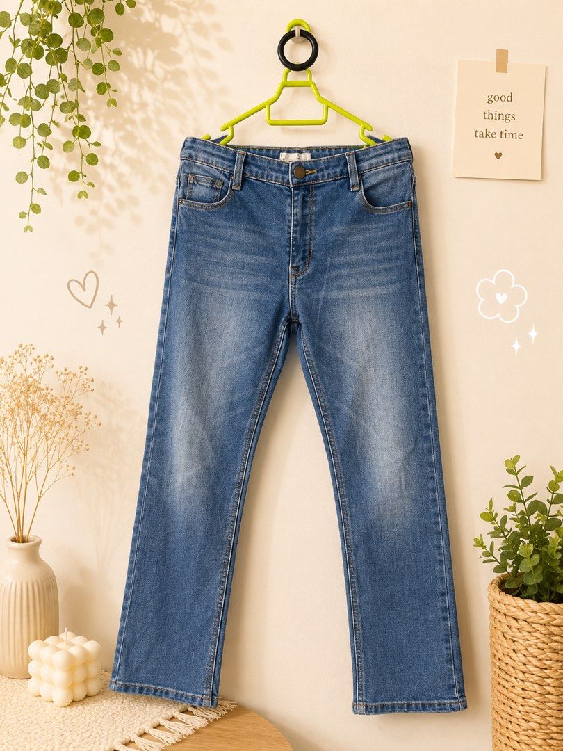 Tiny Button Jeans (Category: Jeans & Leggings) located in Kuala Lumpur. Submitted by frzzty (Listing ID 1455765241, Image 1). Description: .