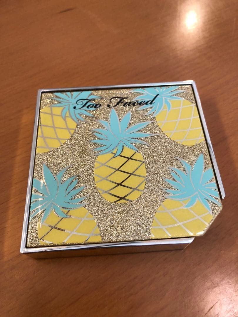 Too faced makeup bronzer (Category: Makeup) located in Quezon City. Submitted by prelovedsaleitems (Listing ID 1455677376, Image 2). Description: 70-80 % left.