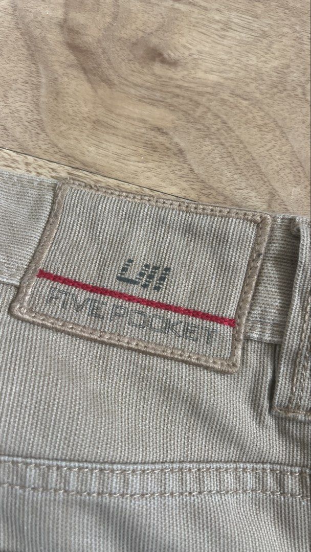 U2 Men Beige Five Pocket Pants Size 32 (Category: Jeans) located in Quezon City. Submitted by rie.berns67 (Listing ID 1455720460, Image 3). Description: Beige pants from U2 Men. Classic five-pocket style. Button and zip closure. Straight leg fit. Great for casual wear. Size 32. Length 38 inches.