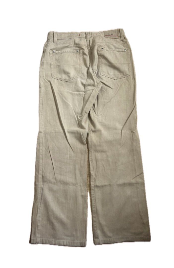 U2 Men Beige Five Pocket Pants Size 32 (Category: Jeans) located in Quezon City. Submitted by rie.berns67 (Listing ID 1455720460, Image 2). Description: Beige pants from U2 Men. Classic five-pocket style. Button and zip closure. Straight leg fit. Great for casual wear. Size 32. Length 38 inches.