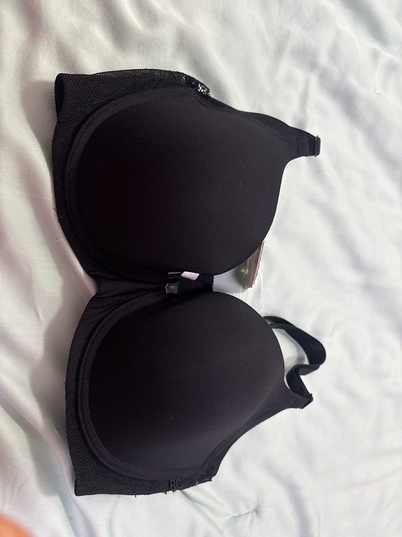 Underwired bra (Category: New Undergarments & Loungewear) located in Singapore. Submitted by maraschino (Listing ID 1455810821, Image 1). Description: - Brand: Wacoal - Type: Underwired Bra - Color: Black - Size: D80/36D - Condition: Excellent (like new) - Features: Lace detailing, comfortable support.
