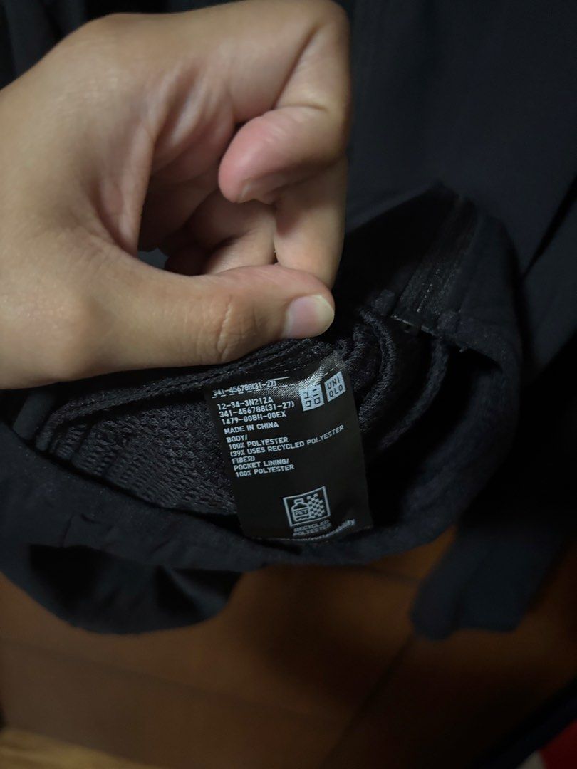 Uniqlo Black Hooded Zip-Up Jacket (Category: Coats, Jackets and Outerwear) located in Muntinlupa City. Submitted by kdloading (Listing ID 1455733184, Image 3). Description: .