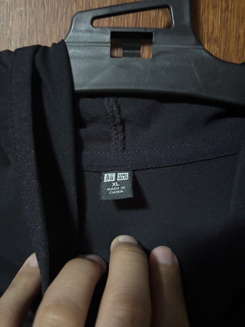 Uniqlo Black Hooded Zip-Up Jacket (Category: Coats, Jackets and Outerwear) located in Muntinlupa City. Submitted by kdloading (Listing ID 1455733184, Image 2). Description: .