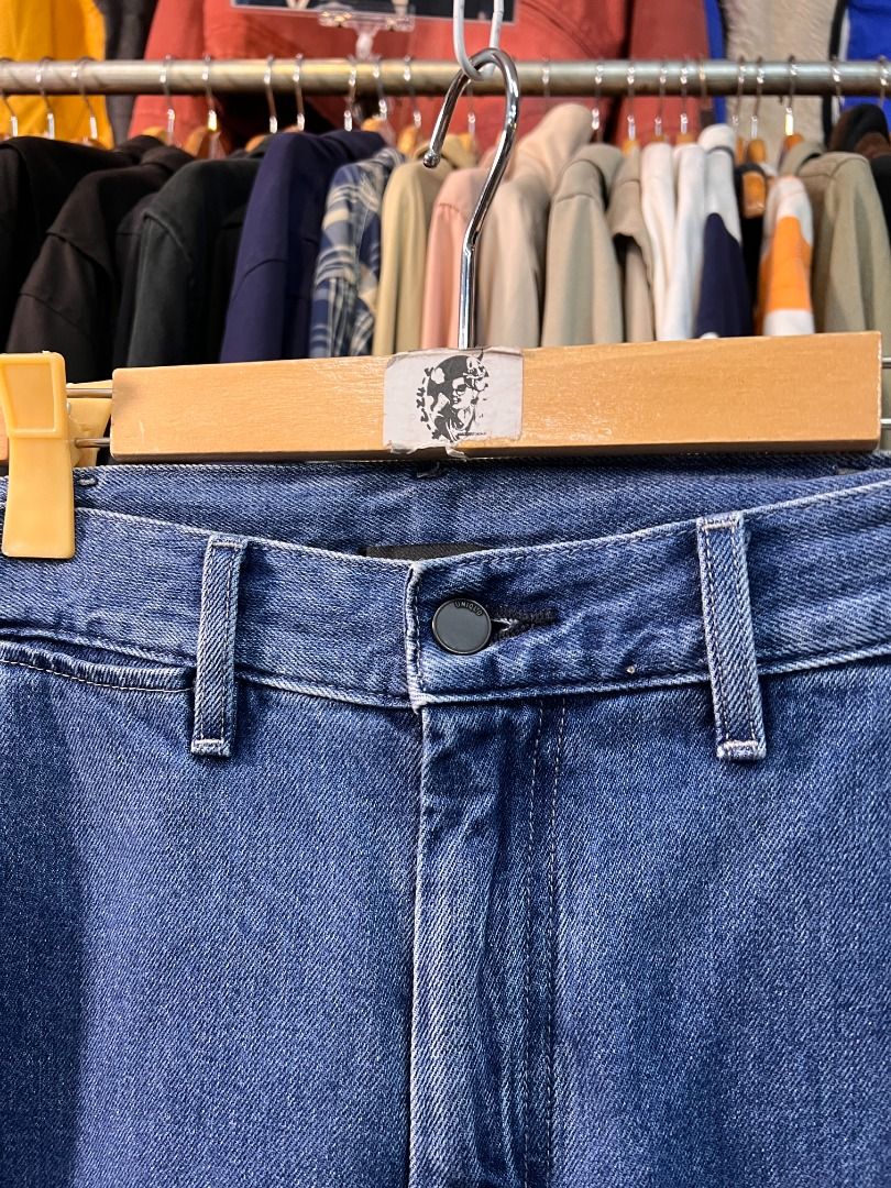 Uniqlo Blue Straight Cut Jeans (Category: Jeans) located in Baguio. Submitted by marcusmartin2600 (Listing ID 1455722211, Image 2). Description: Size: Small on tag Condition: Excellent 📏 Measurement via Tape Measure (in inches): Waist Circumference: 31” Length: 39.5” leg opening: 8.5” Inseam: 28” Front rise: 14” Back rise: 15”.