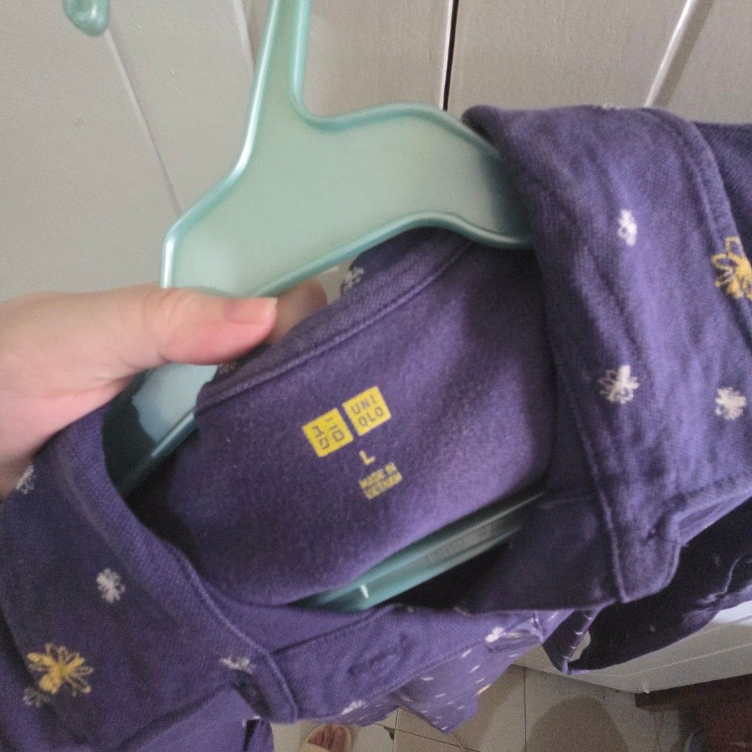 Uniqlo Polo Shirt (Category: Shirts) located in Caloocan City. Submitted by anne_finds (Listing ID 1455741444, Image 3). Description: .