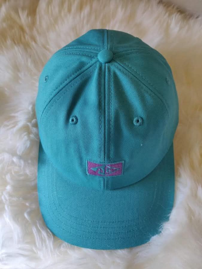 Unisex AE Teal Cap | Brand New (Category: Hats & Beanies) located in Quezon City. Submitted by ranielafinds (Listing ID 1455845316, Image 3). Description: Brand new and never worn. Classic baseball cap featuring the AE logo, perfect for everyday casual wear. 🧢 • Brand: American Eagle (AE) • Color: Teal • Style: Baseball Cap • Fit: Unisex • Condition: Brand New / Never Worn Available: Cap only Matching waist bag is SOLD.