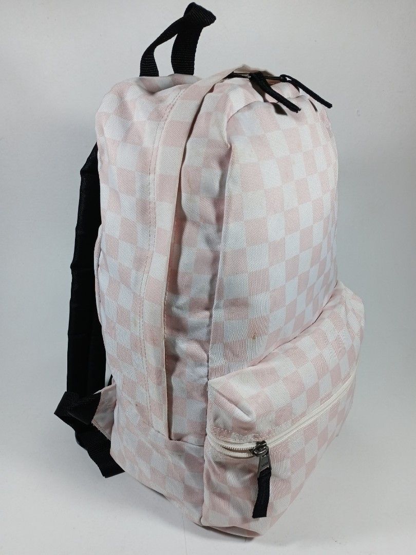 VANS Checkerboard oldskool backpack (small) (Category: Backpacks) located in Pasig City. Submitted by game.breaker666 (Listing ID 1455851358, Image 3). Description: VANS oldskool bacpack (small) Checkerboard classic ✅ Guaranteed authentic/ legit 💯 ✅ Condition: Used in good/ as is condition ✅ All pictures posted are actual photos of the item being sold. Will not entertain buyers asking for "actual photos" again. Thank you. Price: 350 (firm/ last 