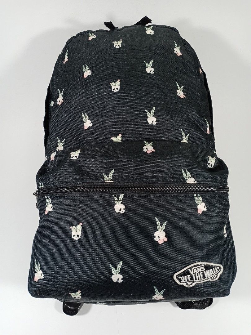 VANS oldskool backpack small (Category: Backpacks) located in Pasig City. Submitted by game.breaker666 (Listing ID 1455851484, Image 1). Description: VANS oldskool bacpack (small) ✅ Guaranteed authentic/ legit 💯 ✅ Condition: Used in good/ as is condition ✅ All pictures posted are actual photos of the item being sold. Will not entertain buyers asking for "actual photos" again. Thank you. Price: 350 (firm/ last price) 👉Auto PASS to any Last Price