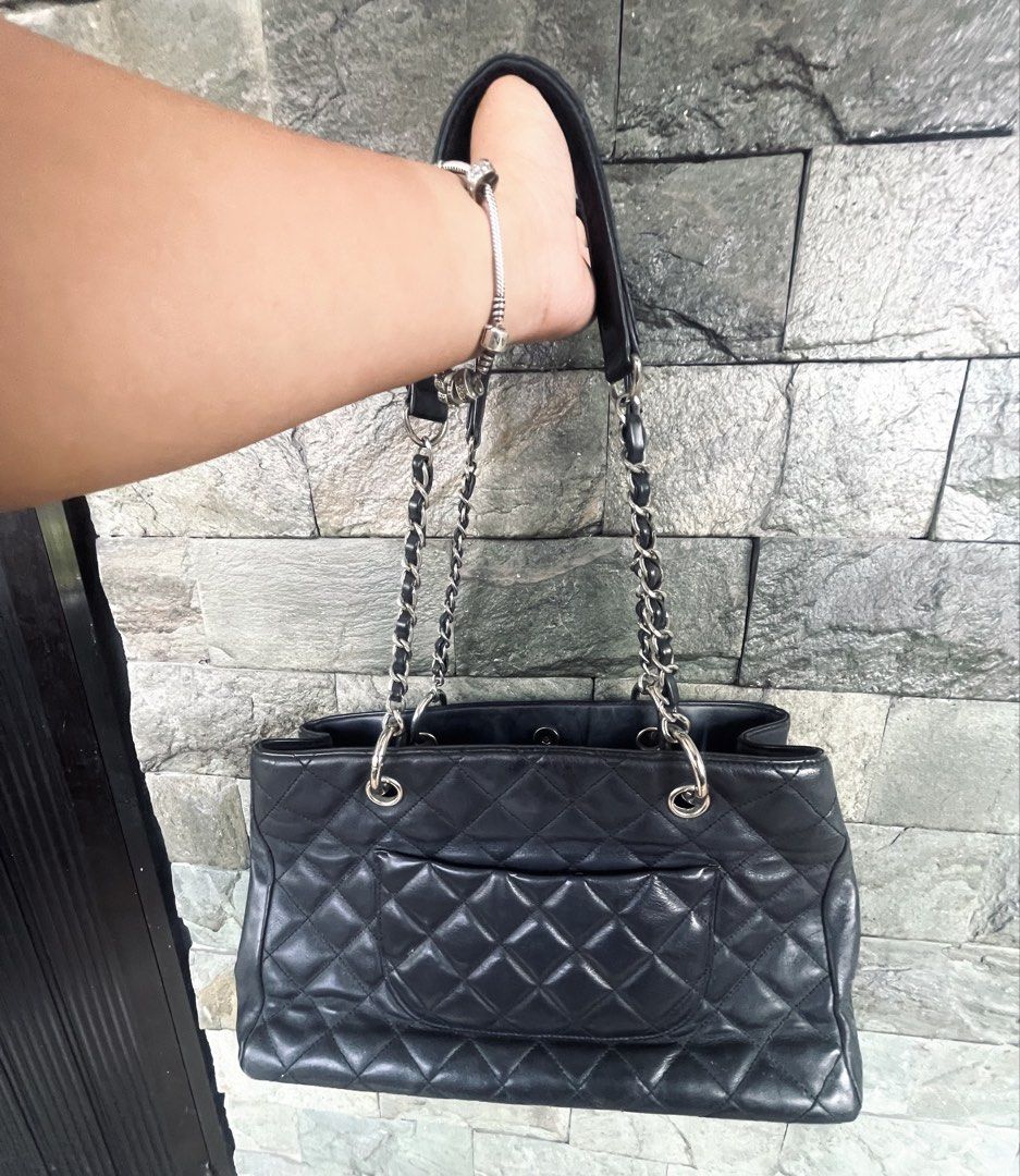 Vintage Chanel Bag (Category: Luxury Bags & Wallets) located in Trece Martires City. Submitted by justprelovedx (Listing ID 1455697719, Image 2). Description: - Vintage Chanel Shoulder Bag - Color: Black - Material: Genuine Leather - Iconic Quilted Design with CC Logo - Silver Chain Straps - Interior Compartments - Good Pre-loved Condition -No Code.