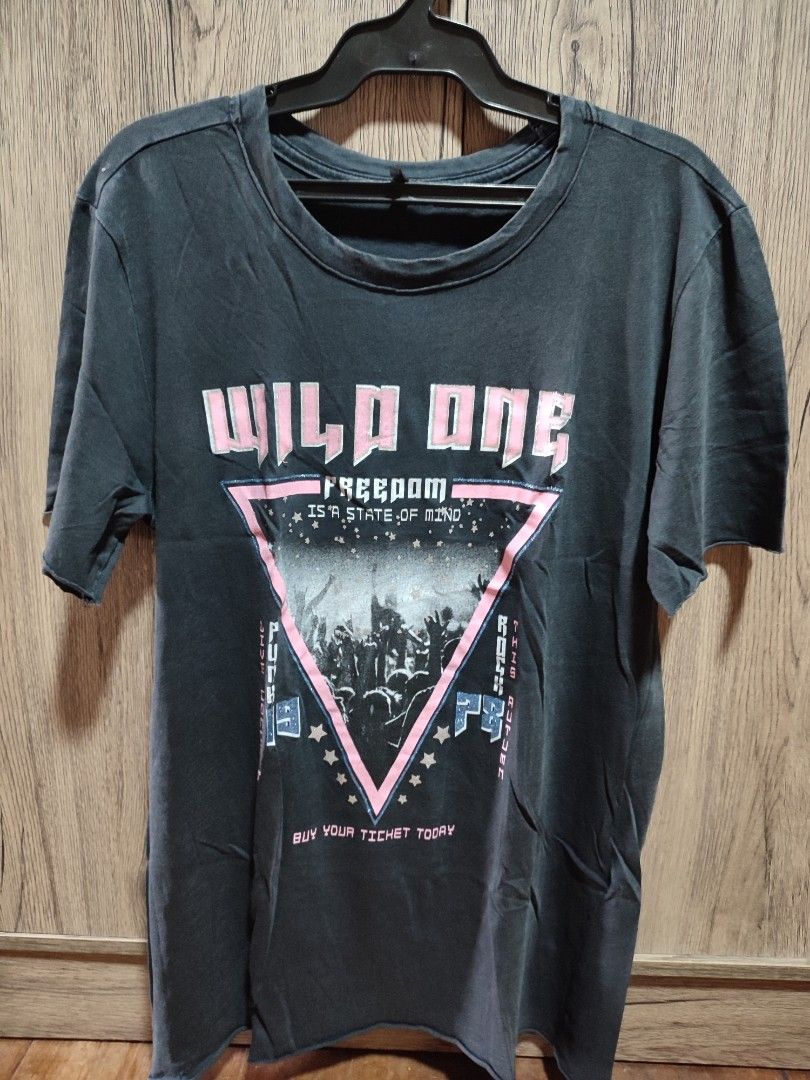 Vintage Graphic T-shirt (Category: Shirts) located in Manila. Submitted by itsnellyyy (Listing ID 1455714506, Image 1). Description: SIZE: Small COLOR: Dark Gray (color may vary due to lighting) PRICE: negotiable MOP: GCash or GoTyme MOD: Lalamove (sf will be shouldered by buyer).