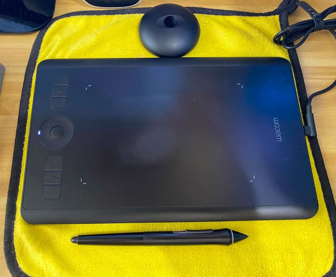 Wacom Intuos (Small) (Category: Other Accessories) located in Bacoor. Submitted by new_j_3ft (Listing ID 1455733551, Image 1). Description: Wacom Intuos Pro Small PTH-460.