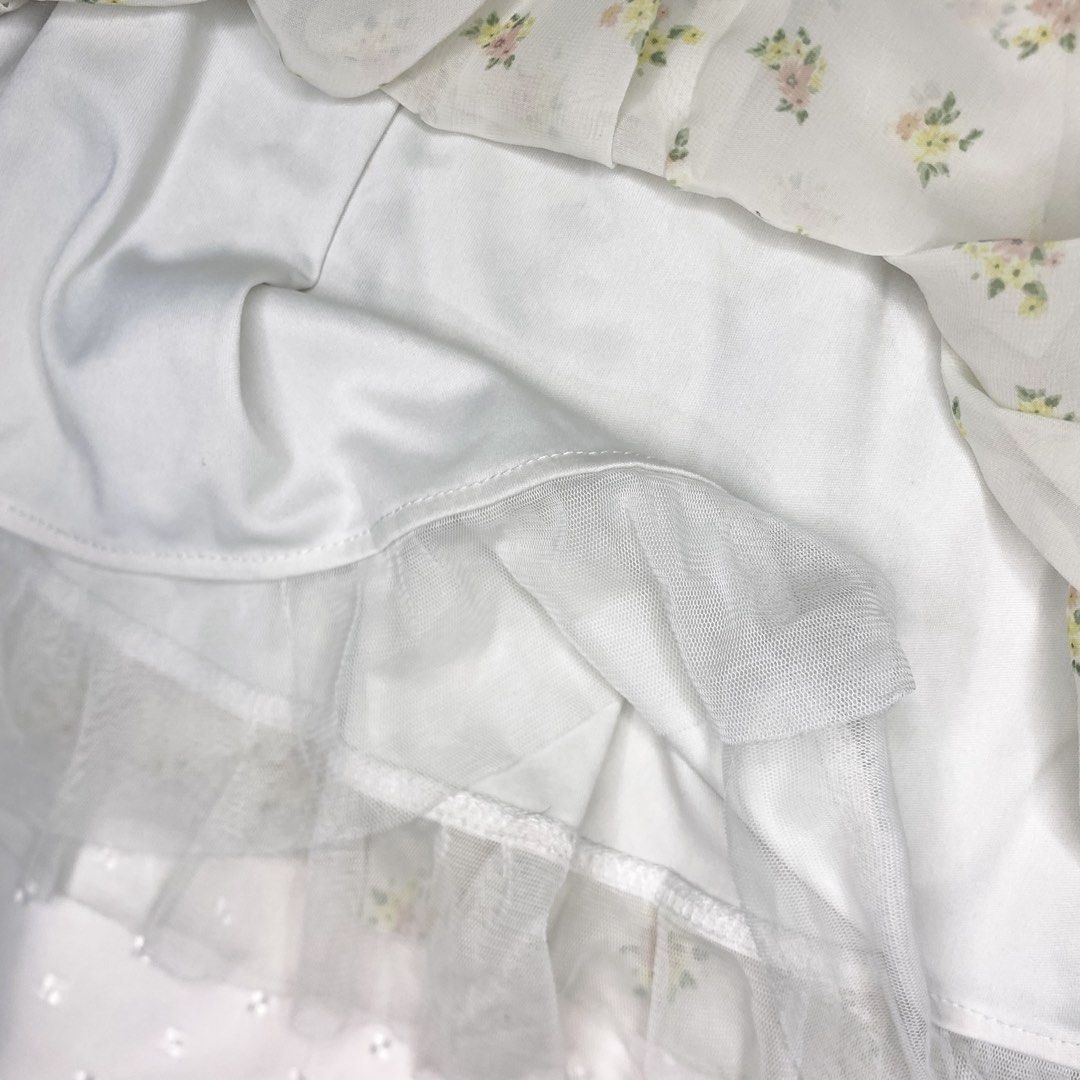 White Floral Mesh Layered Skirt (Category: Skirts) located in Manila. Submitted by chiaeia (Listing ID 1455769333, Image 2). Description: PHP 75 Price Negotiable / open to offers Size: Fits until L Garterized waist Can send more photos :) 📦 Bundle deals available! — Check my profile or DM me. NOTE: Decluttering sale. Well-loved and properly cared for. No to super sensitive buyers.🤍.