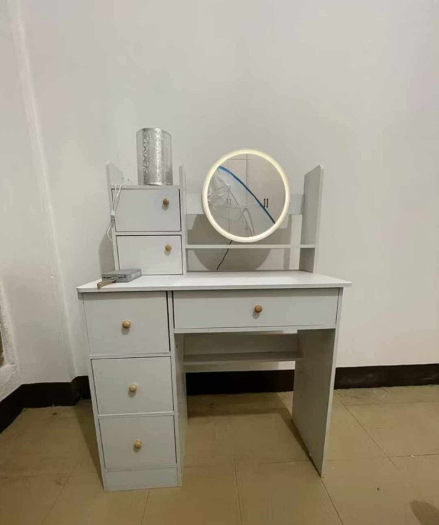 White Vanity Table with Lighted Mirror and Drawers (Category: Tables & Sets) located in Manila. Submitted by mightycloud_1992 (Listing ID 1455676152, Image 3). Description: 🔥VANITY WITH LED LIGHT 80X40X120CM 🎨maple 🎨white .