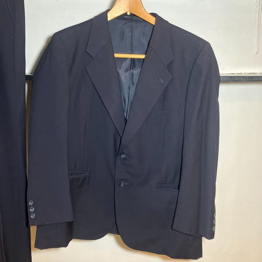 100% Wool Peak Lapel 2-Piece Suit Set (Navy Blue) Men’s Medium (Category: Sets & Coordinates) located in Manila. Submitted by nellyfrustrado (Listing ID 1455723456, Image 2). Description: Recommended Fit Best Height: 5'4" – 5'6" (162 cm – 168 cm) Best Weight / Build: 58 kg – 68 kg (Slim to regular athletic frame) Condition & Flaws (Please Read Carefully) Jacket Front: Tiny surface pinholes/moth bites near the right waist pocket. Jacket Sleeve: Sm