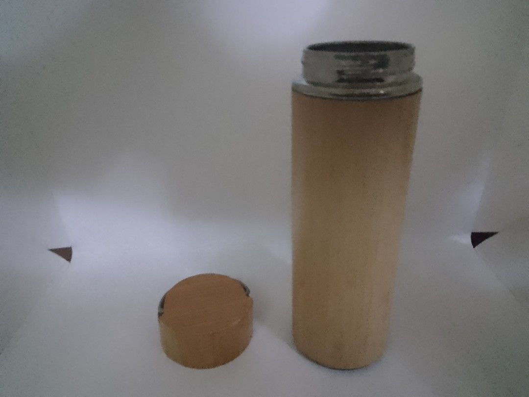Wooden Thermos Flask (Category: Water Bottles & Tumblers) located in Paranaque City. Submitted by daleshop (Listing ID 1455685407, Image 2). Description: - Stainless steel cap and interior - Keeps drinks hot or cold for hours - Simple and elegant design - Ideal for travel, work, or daily use MOP: Gcash, Paymaya or BPI NOTE! Real buyers only and no to scammers SURE BUYER ONLY!.