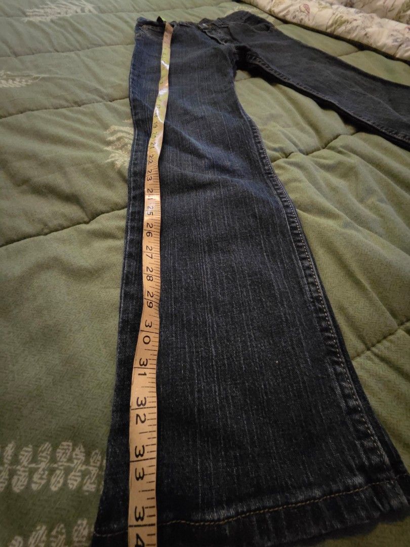 Wrangler straight cut jeans for boys (Category: Babies & Kids Fashion) located in Makati City. Submitted by knickson (Listing ID 1455682476, Image 2). Description: - Brand: Wrangler - Style: Straight cut jeans - Fit: Slim Fit - Size: 12 - Inseam: Approximately 32 inches - Features: Classic five-pocket styling, button and zip fly closure - Occasion: Great for everyday wear.