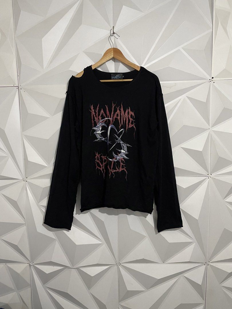 Y2k Inspired long-sleeve tee features a distressed collar cut-out (Category: Coats, Jackets and Outerwear) located in Cabuyao City. Submitted by ParadisethriftedPh (Listing ID 1455850219, Image 1). Description: Cr: 9.5/10 Dimensions W: 21 L: 27.