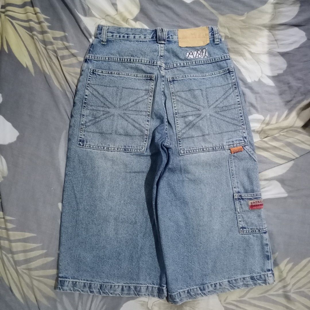 Y2k Katai Jeans Big Pocket (Category: Shorts) located in Subic. Submitted by bhig.dawggarments (Listing ID 1455838038, Image 1). Description: Waist- 29 Length- 28 Leg Opening- 12 Issue cut tags lang po EXCELLENT CONDITION 💯 Can ship nationwide ✅ slightly negotiable 💯 pwede video call sa mess para mas makita mo yung item 🫶🏼 dm me for more details 📨 location- Olongapo City, Zambales courier- J&T.