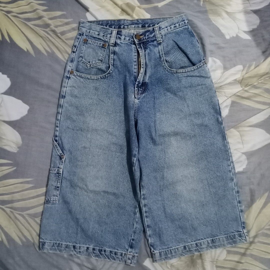 Y2k Katai Jeans Big Pocket (Category: Shorts) located in Subic. Submitted by bhig.dawggarments (Listing ID 1455838038, Image 2). Description: Waist- 29 Length- 28 Leg Opening- 12 Issue cut tags lang po EXCELLENT CONDITION 💯 Can ship nationwide ✅ slightly negotiable 💯 pwede video call sa mess para mas makita mo yung item 🫶🏼 dm me for more details 📨 location- Olongapo City, Zambales courier- J&T.