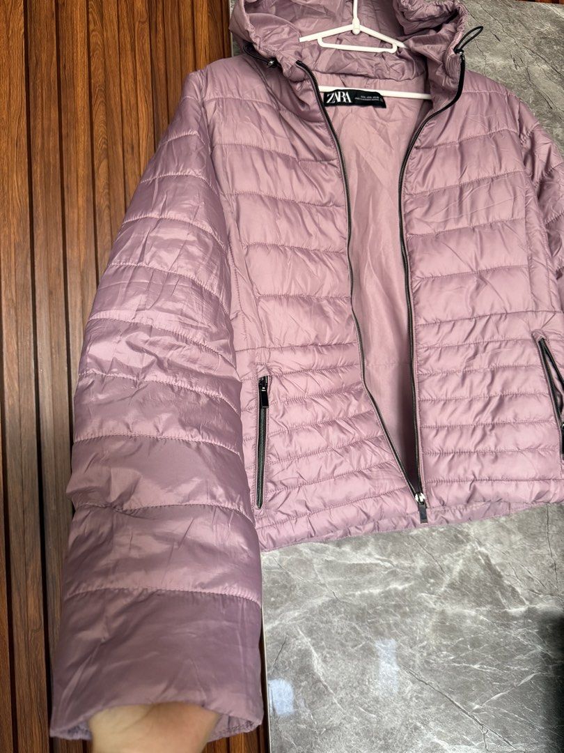 ZARA Lavender Puffer Jacket (Category: Coats, Jackets and Outerwear) located in Marikina City. Submitted by declutter_keni24 (Listing ID 1455766291, Image 3). Description: Like condition 💕 Very nice color , comfy and hndi sya bulky like other puffer jacket Best fit M-L Never worn. Feel free to ask if you have other inquiries 😊.